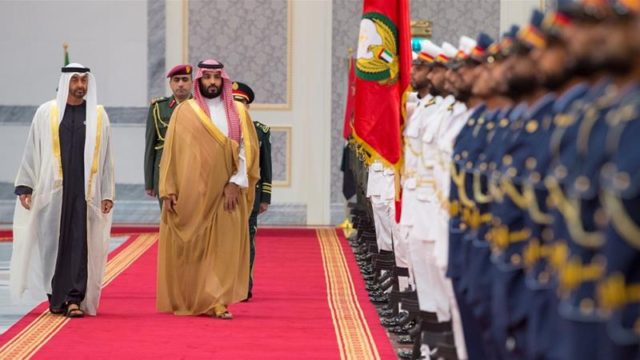 Abu Dhabi's Crown Prince Sheikh Mohammed bin Zayed receives Saudi Arabia's Crown Prince Mohammed bin Salman in Abu Dhabi on November 22, 2018 [File: Reuters] 