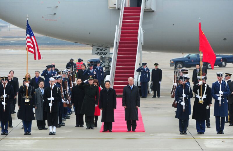 president hu jintao of peoples republic of china arrives at andrews air force base 79