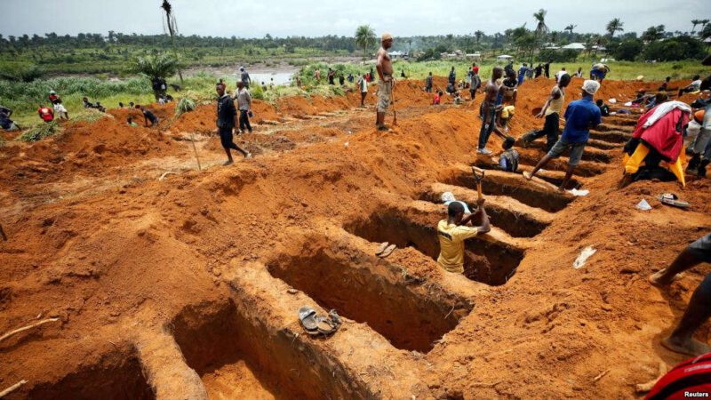 Workers are digging graves for mudslide victims at the Paloko cemetery in Waterloo Sierra Leone