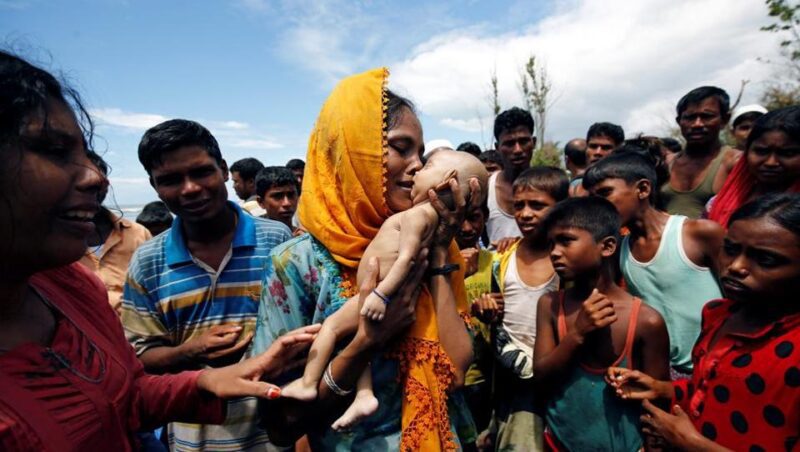 hamida capsized rohingya refugee teknaf cries holds d71017b4 993d 11e7 bef3 183dfba5e438