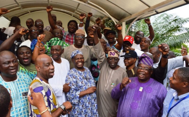 APC Leaders celebrating Buharis victory in 2015 e1547880474492