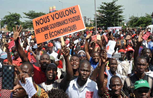 Thousands rally against Mali referendum ahead of Macron visit