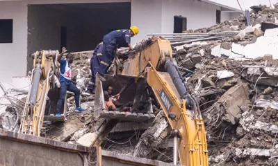 Rescue-workers-at-the-scene-of-collapsed-Ikoyi-building