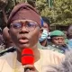 Lagos State Governor, Babajide Sanwo-Olu, addresses residents protesting against the continuous presence of armed policemen in the Magodo Phase 2 Estate area