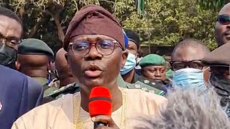 Lagos State Governor, Babajide Sanwo-Olu, addresses residents protesting against the continuous presence of armed policemen in the Magodo Phase 2 Estate area