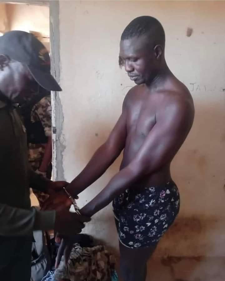 Armed robber captured by police officer
