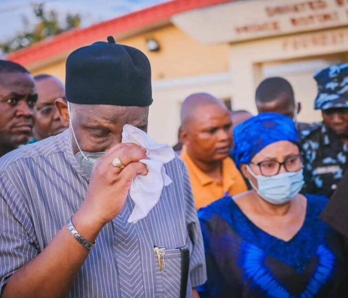 Akeredolu weeps