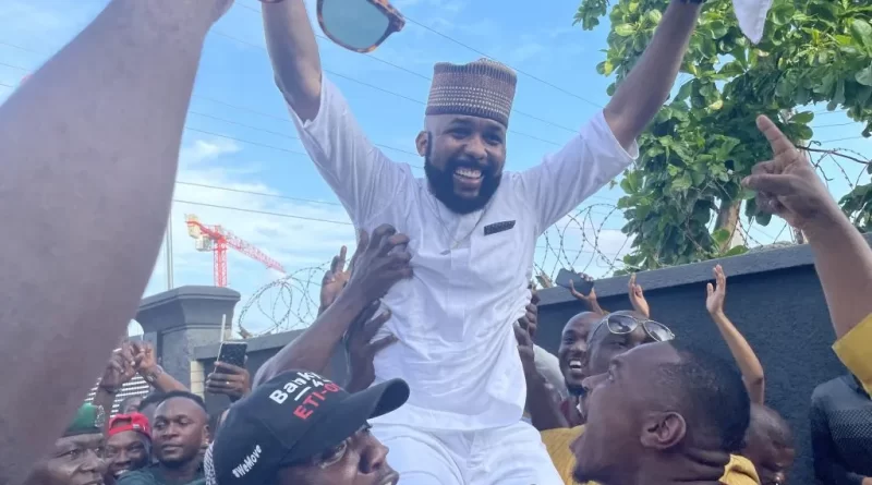 Olubankole-Wellington-Banky-W-lifted-up-by-a-jubilating-crowd