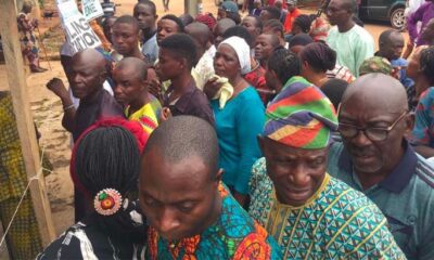 Voters-waiting-to-vote