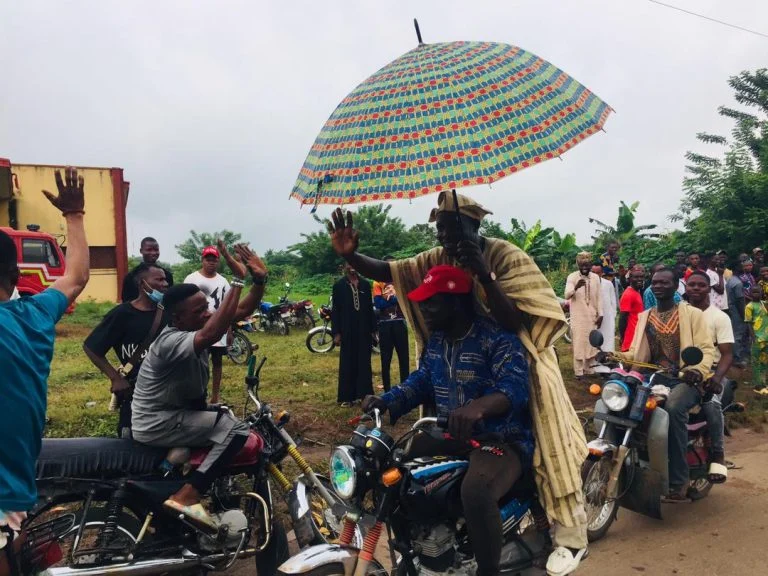 adeleke-supporters-768x576