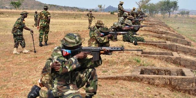 Nigerian-Army-personnel-on-shooting-exercise