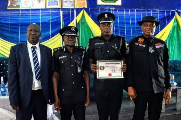 Daniel Itse Amah hnonoured for rejecting bribe