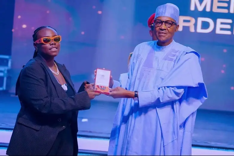 Buhari giving award to Teni