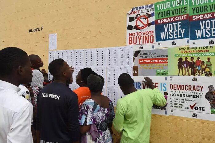 Nigerians vote for election