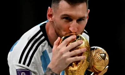 Messi kiss the 2022 world cup won by Argentina