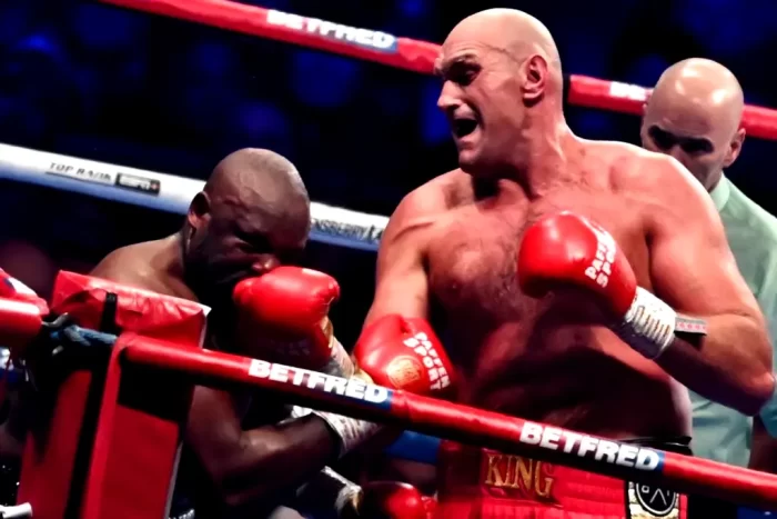 Tyson Fury fights against Derek Chisora