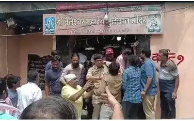 Eight die in India temple collapse