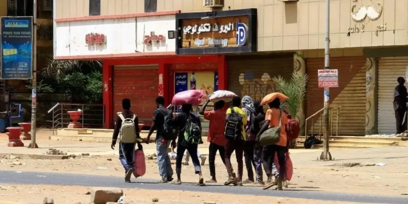 Nigerians moving out of Sudan due to the crisis