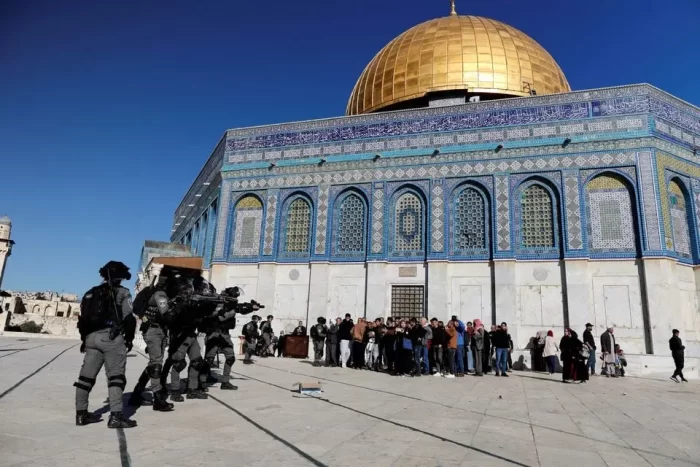 Turkey condemns ‘unacceptable’ clashes at Jerusalem mosque