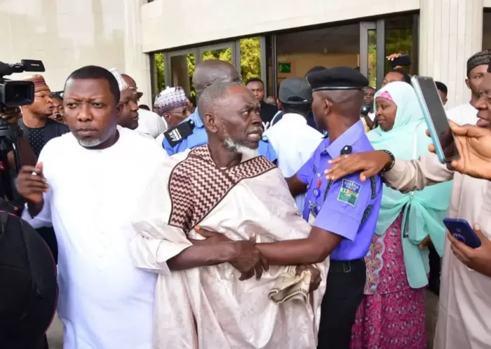 Lamidi Apapa being protected by security operatives