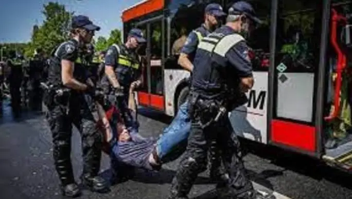 Police arrest protesters in Netherlands
