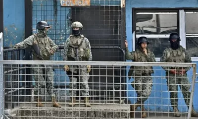 Ecuadorian-prisoners-take-guards-hostage