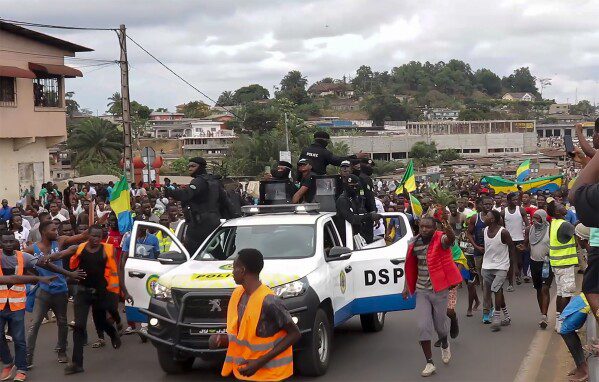 Gabon military and excited citizens