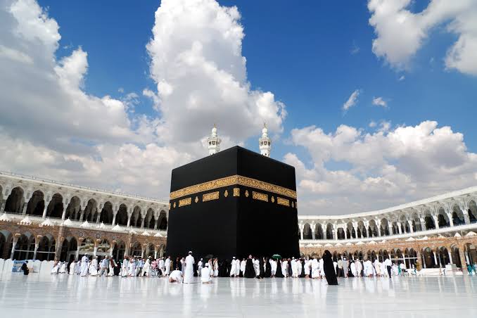 Islam - mecca and muslim praying