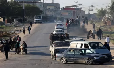 Gaza people walking towards Egypt border
