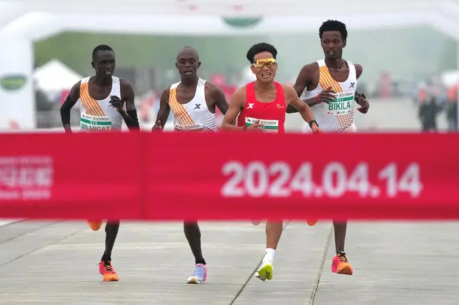 Beijing marathon runners