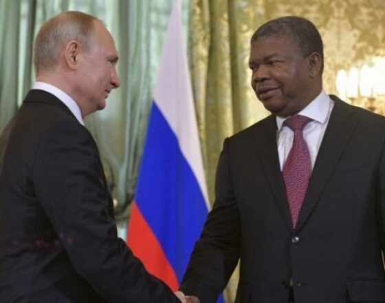 Russian President Vladimir Putin and Angolan President João Lourenço