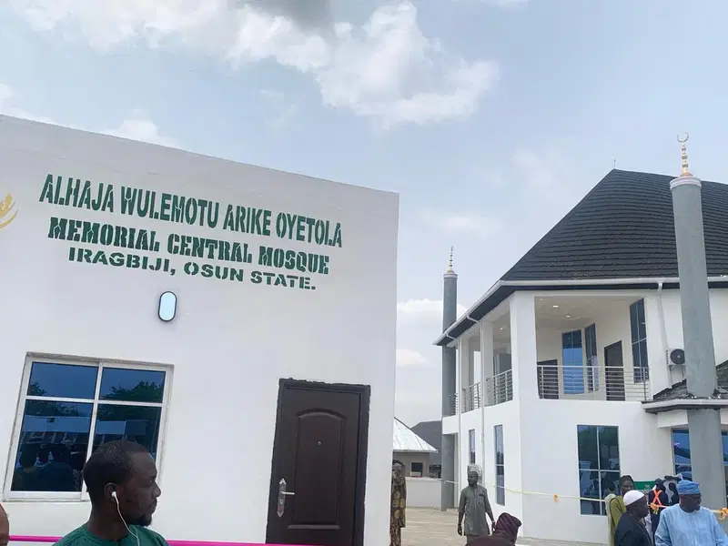 Memorial central mosque