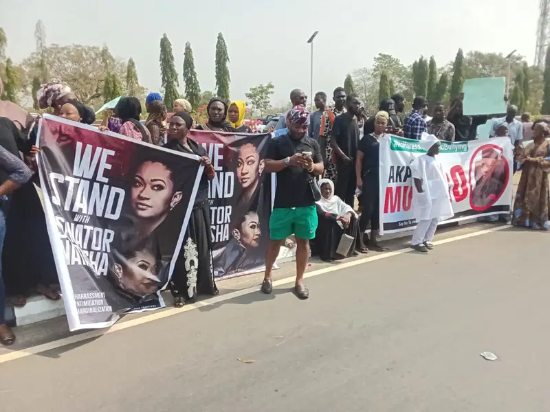 natasha-supporters-3