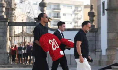 Van-Dijk-at-Diogo-wake-768x543