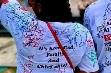 Graduating students signs out - Marker Day